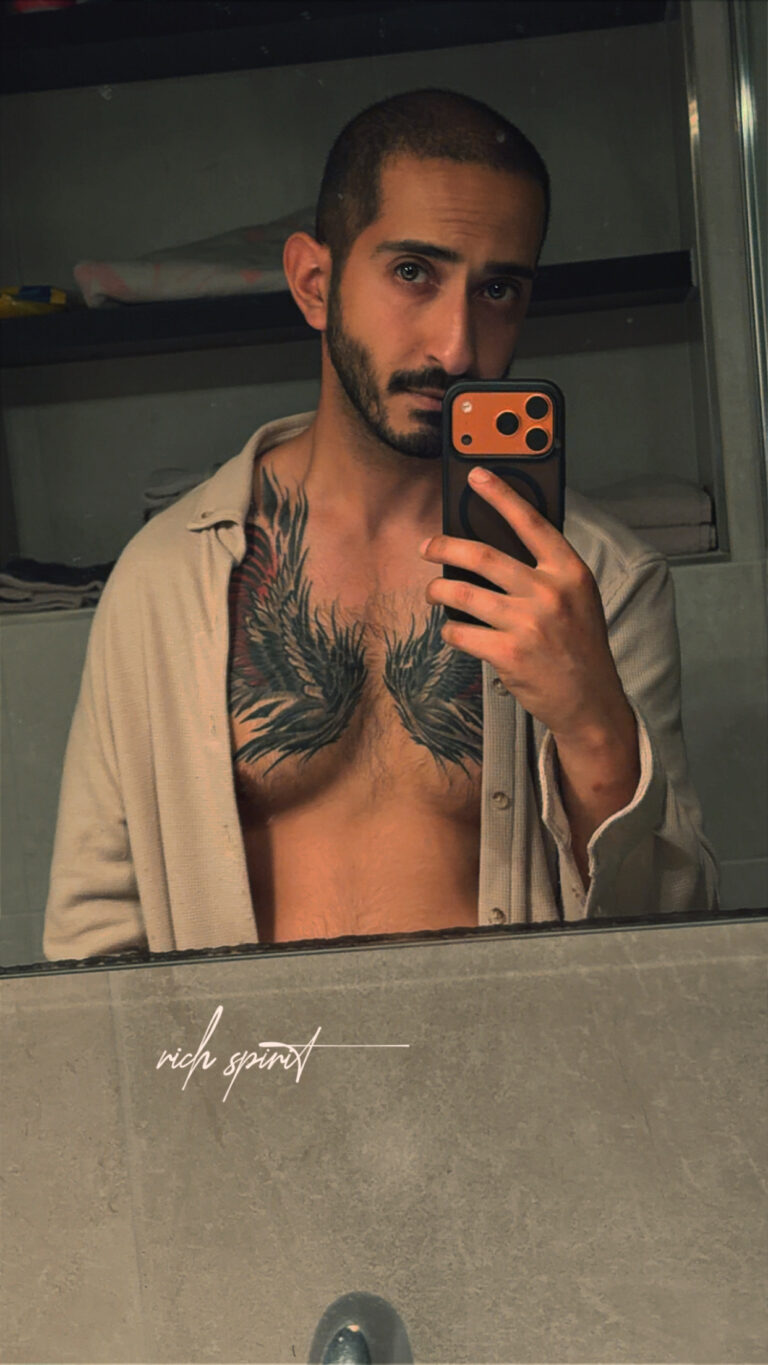 gigolo inhuren milan selfie met iphone